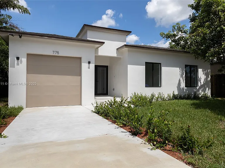 775 NW 47th St, Miami FL